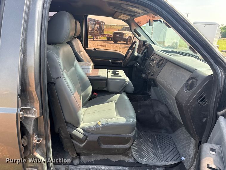 image for item NK9205 2011 Ford F250 Super Duty Crew Cab pickup truck cab and chassis