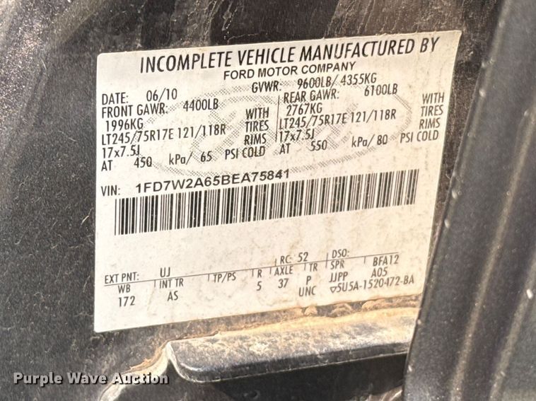 image for item NK9205 2011 Ford F250 Super Duty Crew Cab pickup truck cab and chassis