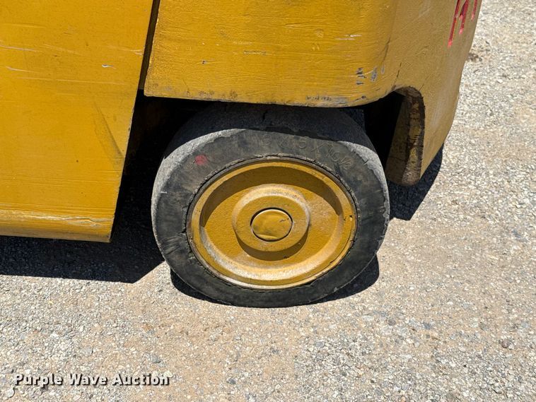 image for item NK9222 Hyster S40XL forklift