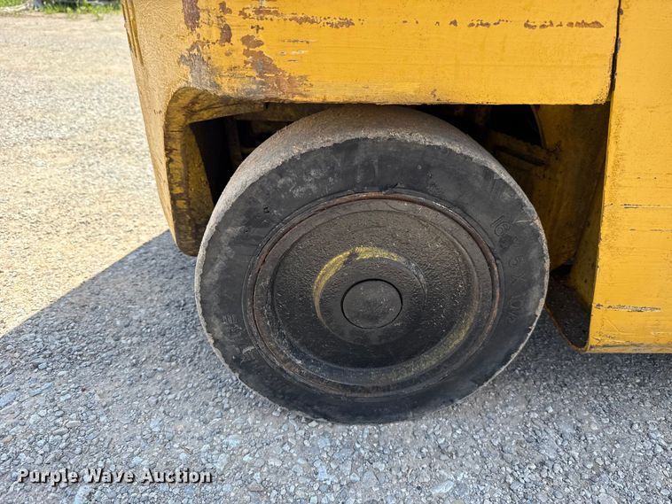 image for item NK9223 Hyster S40XL forklift