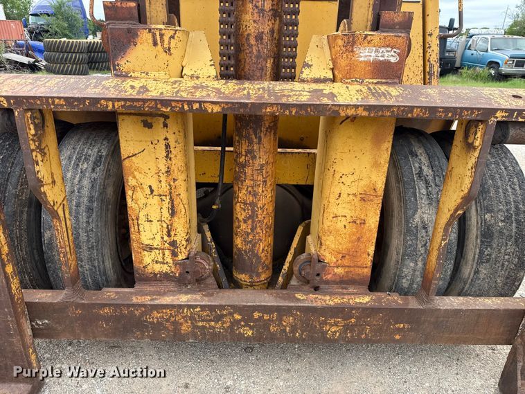 image for item NK9224 Caterpillar V225 forklift