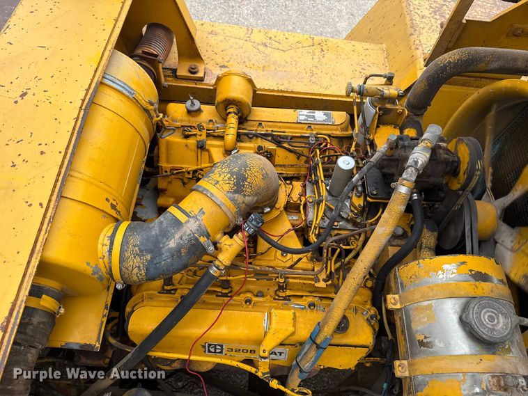 image for item NK9224 Caterpillar V225 forklift