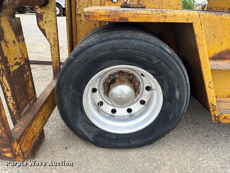 image for item NK9224 Caterpillar V225 forklift