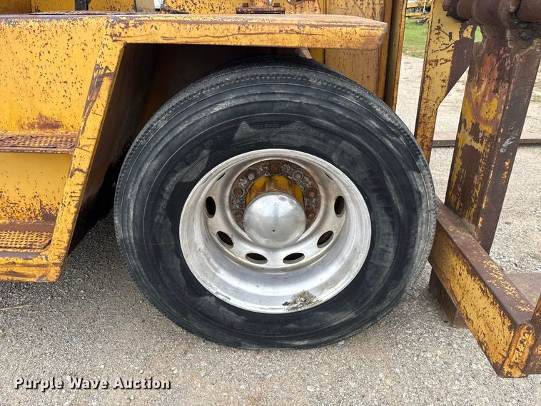 image for item NK9224 Caterpillar V225 forklift