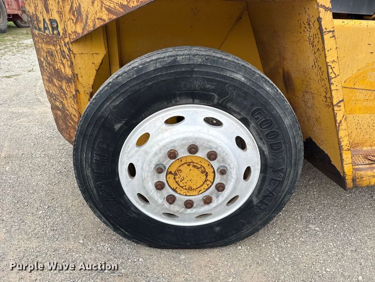 image for item NK9224 Caterpillar V225 forklift