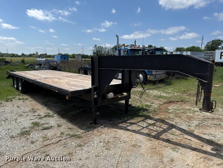 image for item NK9226 1995 National Trailer Mfg. equipment trailer