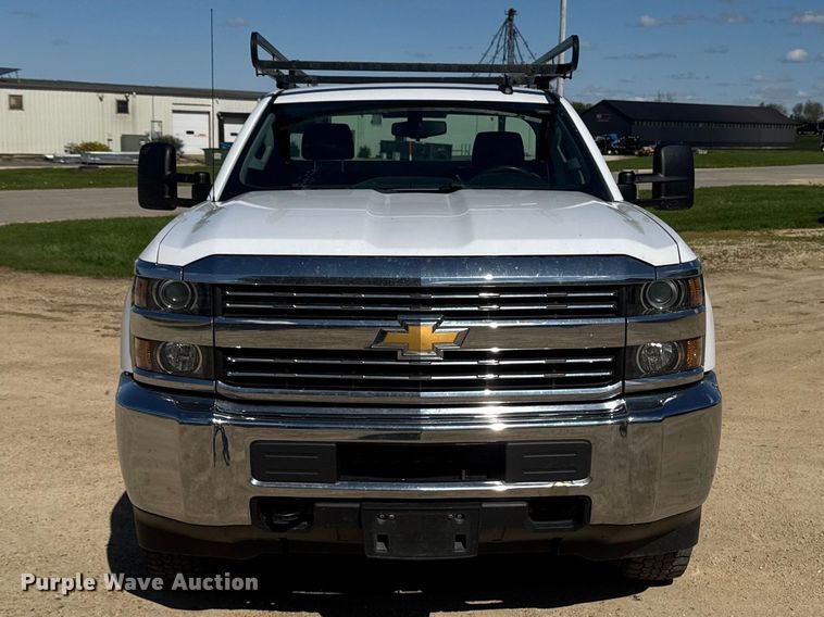image for item OE9553 2017 Chevrolet Silverado 3500HD utility bed pickup truck