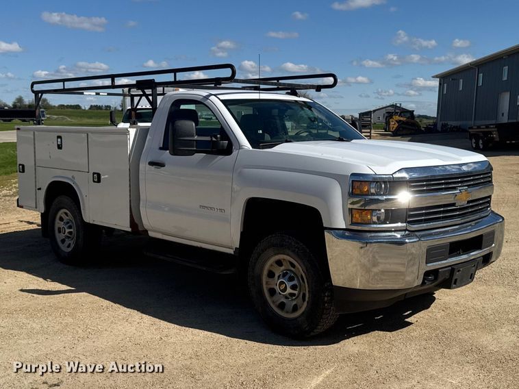 image for item OE9553 2017 Chevrolet Silverado 3500HD utility bed pickup truck