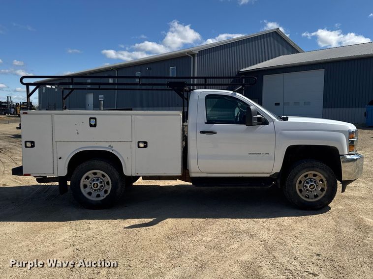 image for item OE9553 2017 Chevrolet Silverado 3500HD utility bed pickup truck
