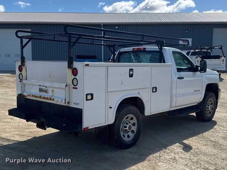 image for item OE9553 2017 Chevrolet Silverado 3500HD utility bed pickup truck