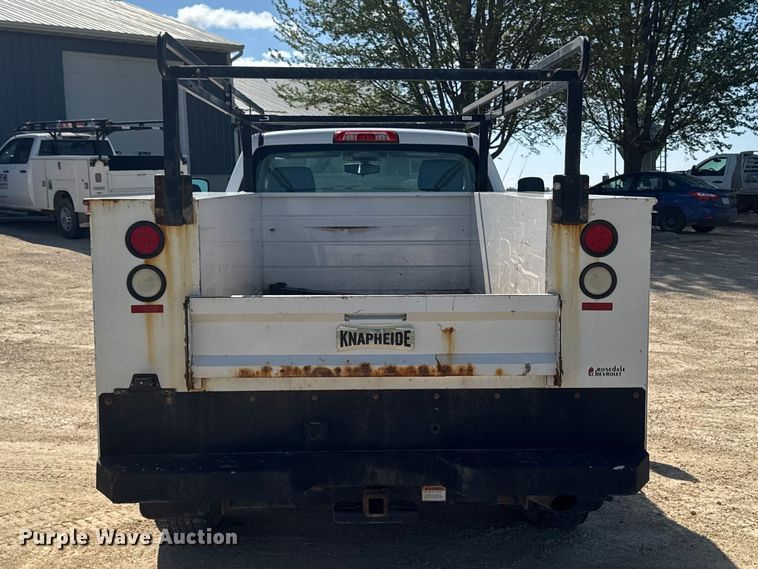 image for item OE9553 2017 Chevrolet Silverado 3500HD utility bed pickup truck