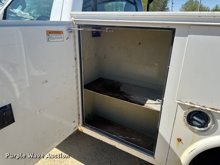image for item OE9553 2017 Chevrolet Silverado 3500HD utility bed pickup truck
