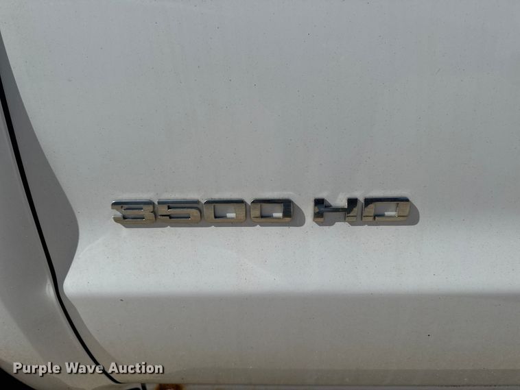 image for item OE9553 2017 Chevrolet Silverado 3500HD utility bed pickup truck