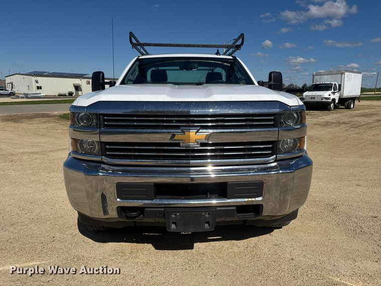 image for item OE9553 2017 Chevrolet Silverado 3500HD utility bed pickup truck