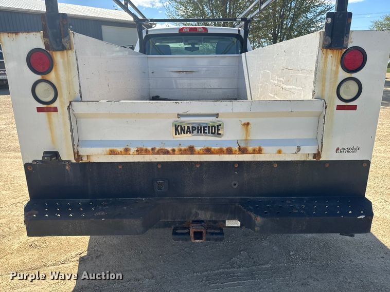 image for item OE9553 2017 Chevrolet Silverado 3500HD utility bed pickup truck