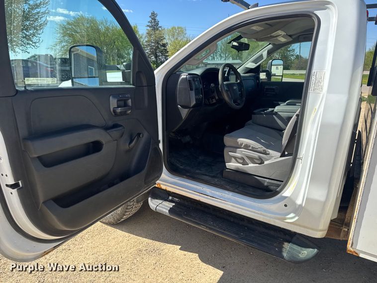 image for item OE9553 2017 Chevrolet Silverado 3500HD utility bed pickup truck