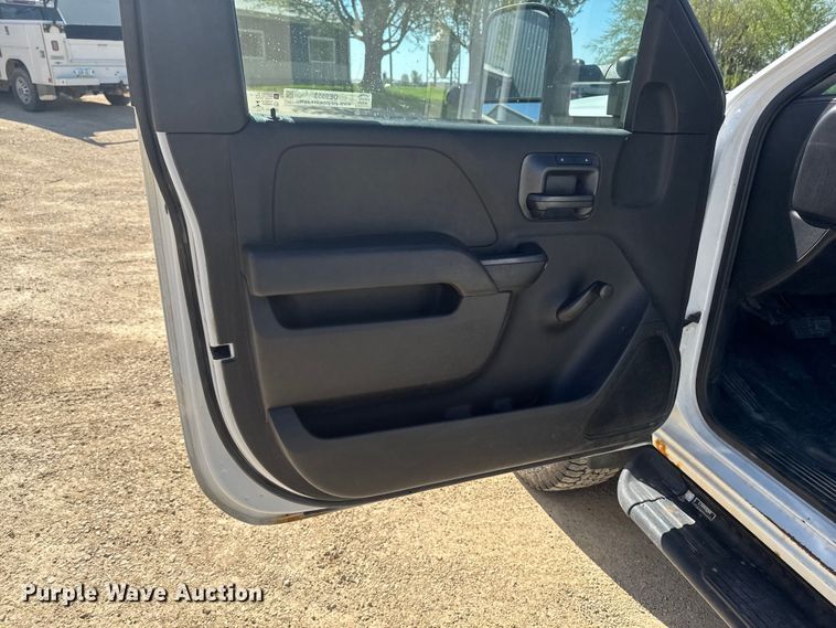 image for item OE9553 2017 Chevrolet Silverado 3500HD utility bed pickup truck
