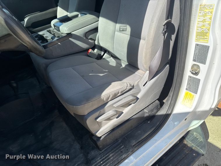 image for item OE9553 2017 Chevrolet Silverado 3500HD utility bed pickup truck