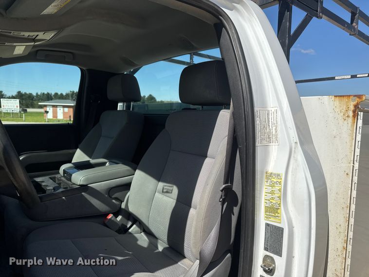 image for item OE9553 2017 Chevrolet Silverado 3500HD utility bed pickup truck