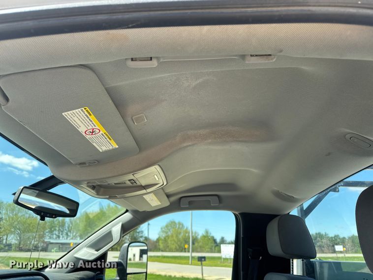 image for item OE9553 2017 Chevrolet Silverado 3500HD utility bed pickup truck