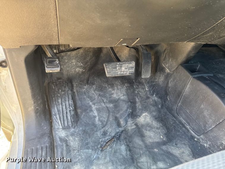 image for item OE9553 2017 Chevrolet Silverado 3500HD utility bed pickup truck