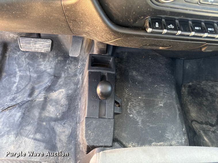 image for item OE9553 2017 Chevrolet Silverado 3500HD utility bed pickup truck