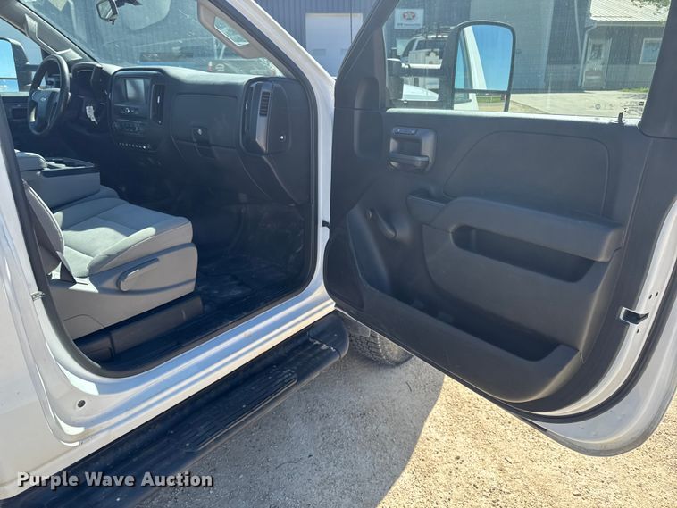 image for item OE9553 2017 Chevrolet Silverado 3500HD utility bed pickup truck