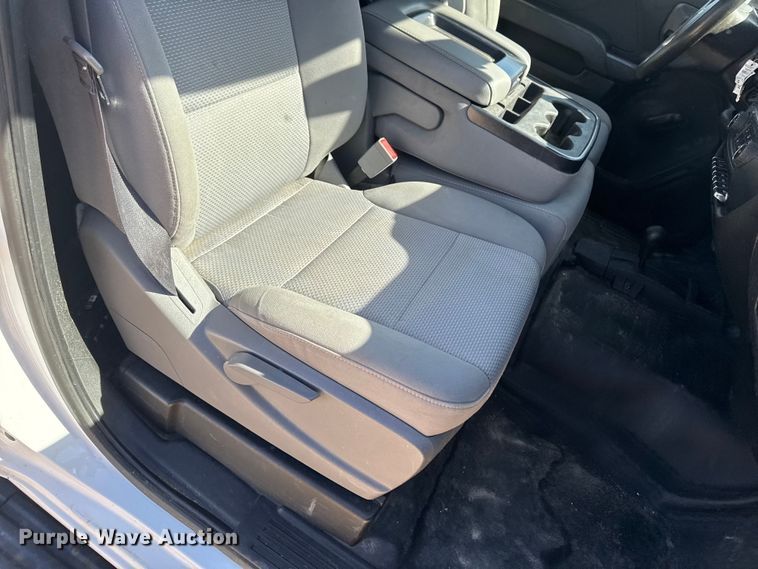 image for item OE9553 2017 Chevrolet Silverado 3500HD utility bed pickup truck