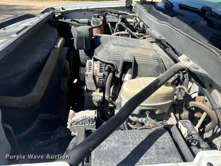 image for item OE9553 2017 Chevrolet Silverado 3500HD utility bed pickup truck