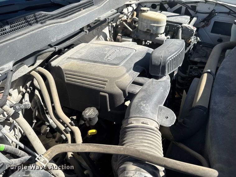 image for item OE9553 2017 Chevrolet Silverado 3500HD utility bed pickup truck