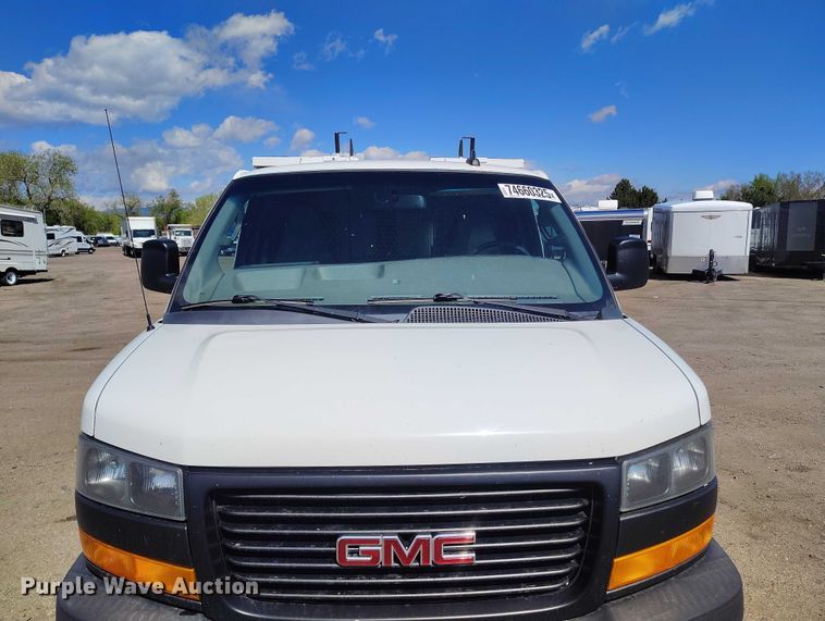 image for item YA2114 2018 GMC Savana G2500 van