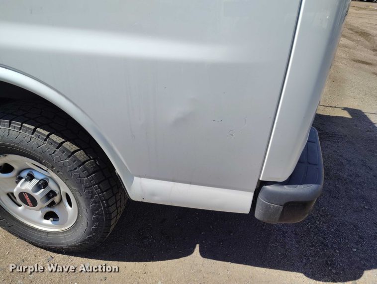 image for item YA2114 2018 GMC Savana G2500 van