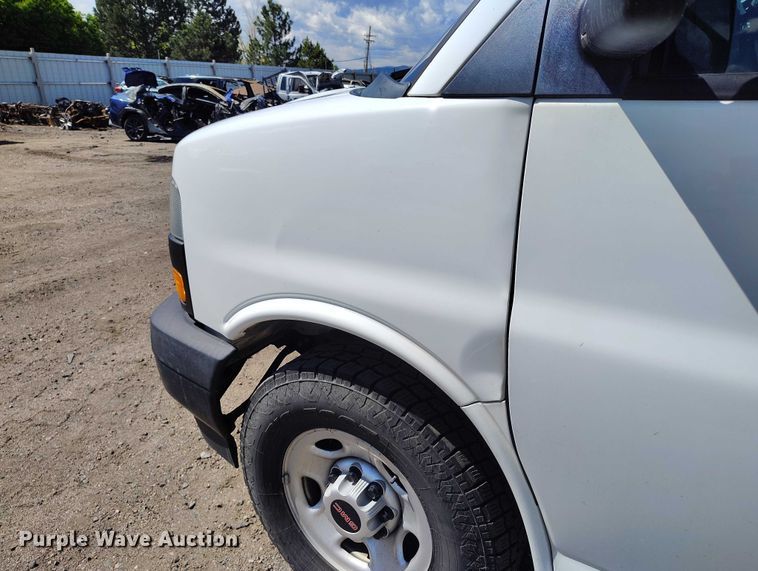 image for item YA2114 2018 GMC Savana G2500 van