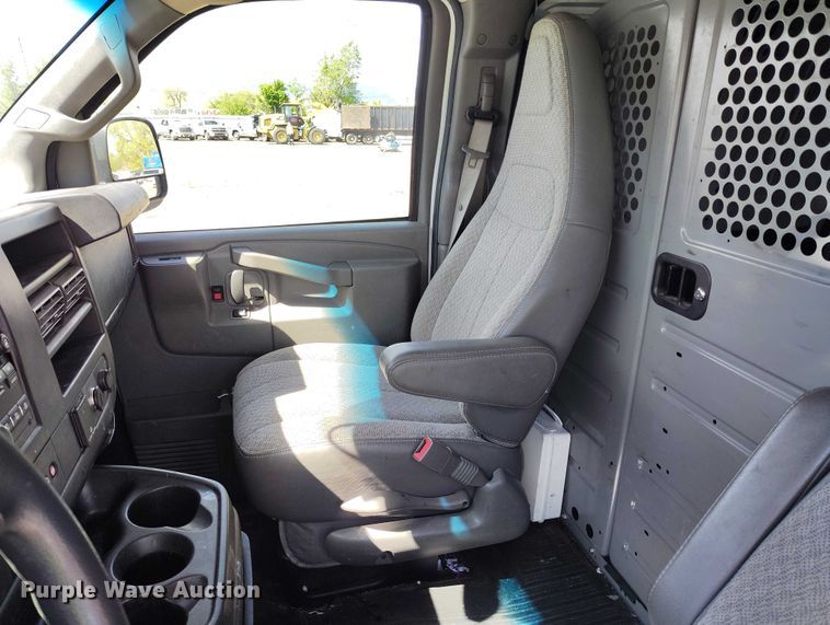 image for item YA2114 2018 GMC Savana G2500 van