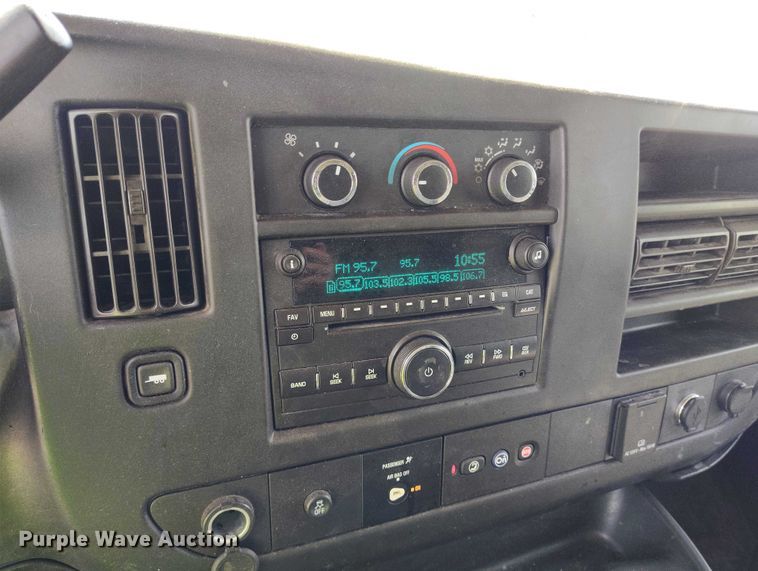 image for item YA2114 2018 GMC Savana G2500 van