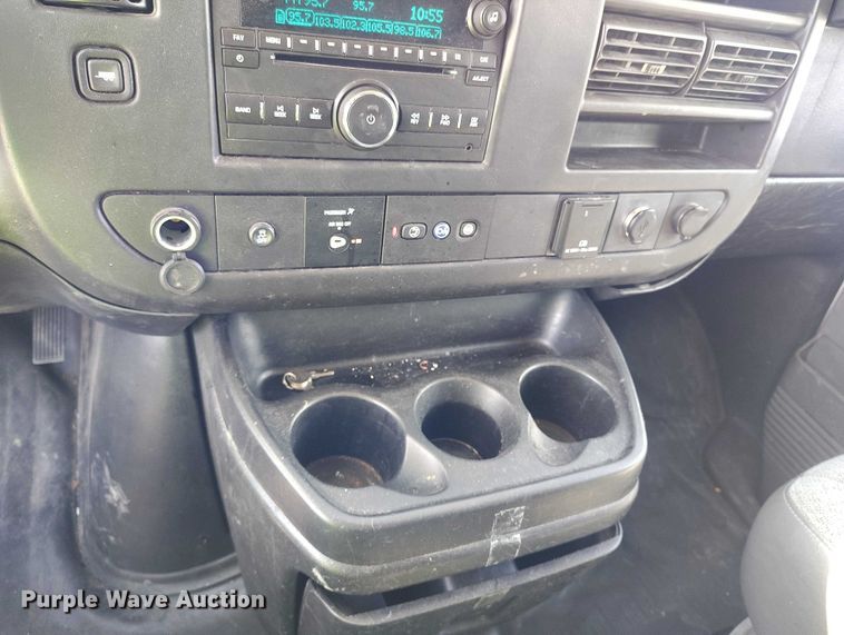 image for item YA2114 2018 GMC Savana G2500 van