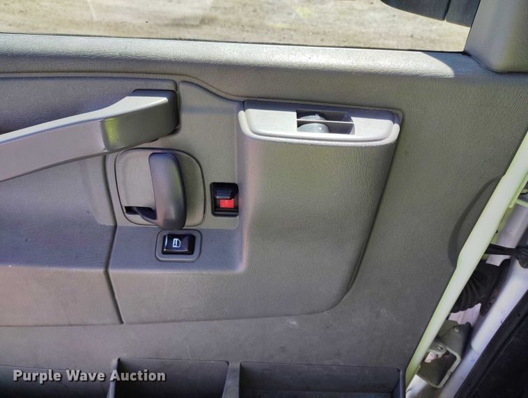 image for item YA2114 2018 GMC Savana G2500 van