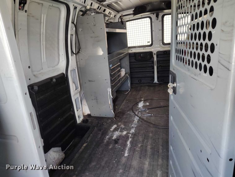 image for item YA2114 2018 GMC Savana G2500 van