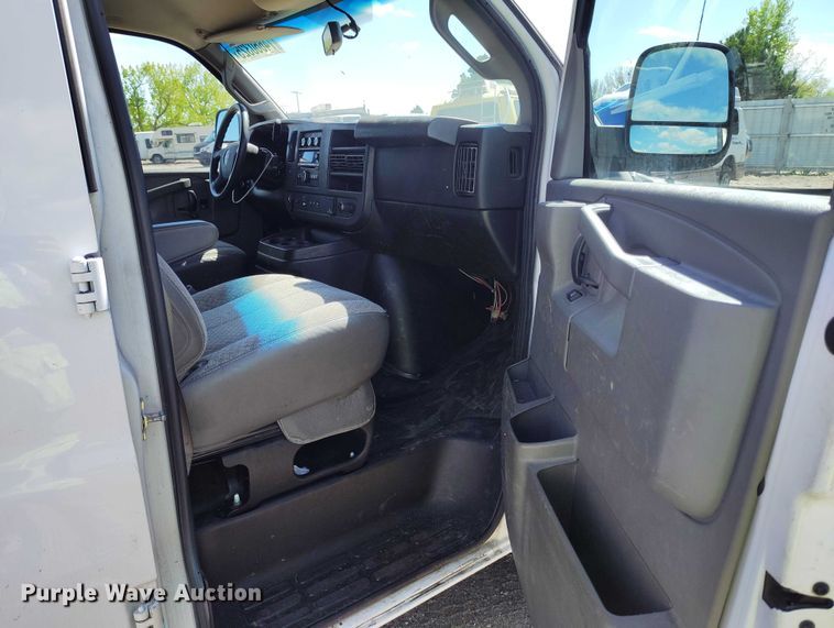 image for item YA2114 2018 GMC Savana G2500 van