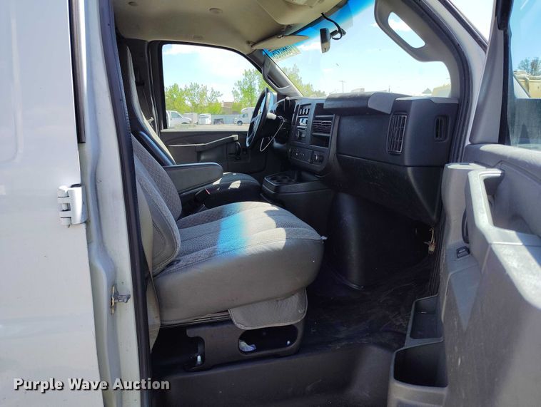image for item YA2114 2018 GMC Savana G2500 van