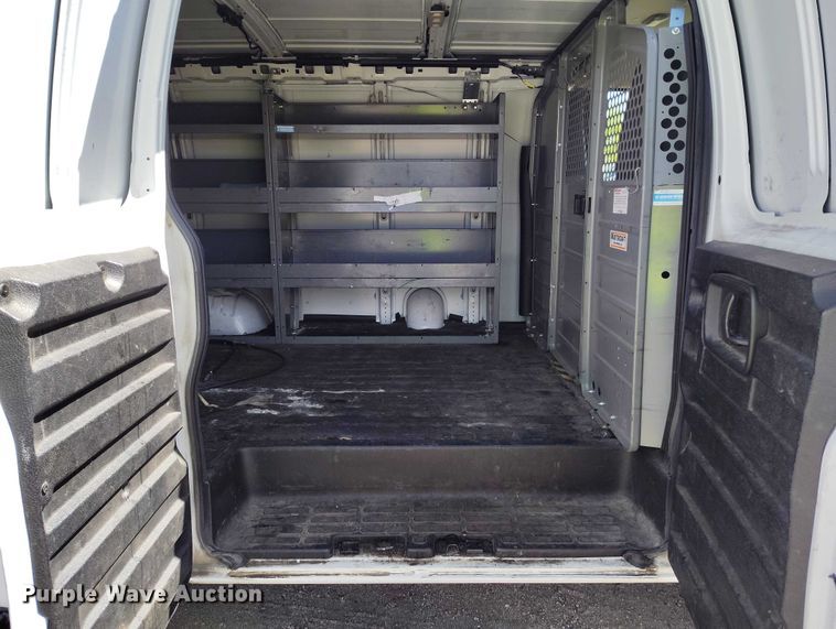 image for item YA2114 2018 GMC Savana G2500 van