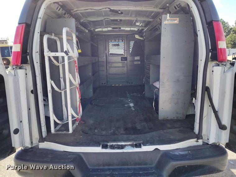 image for item YA2114 2018 GMC Savana G2500 van