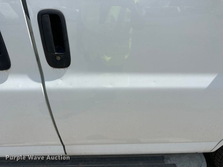 image for item YA2115 2018 GMC Savana G2500 van
