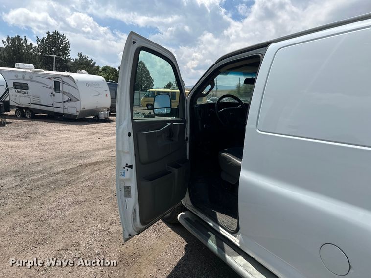 image for item YA2115 2018 GMC Savana G2500 van