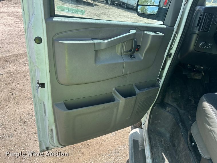 image for item YA2115 2018 GMC Savana G2500 van