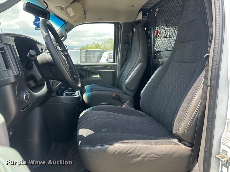 image for item YA2115 2018 GMC Savana G2500 van