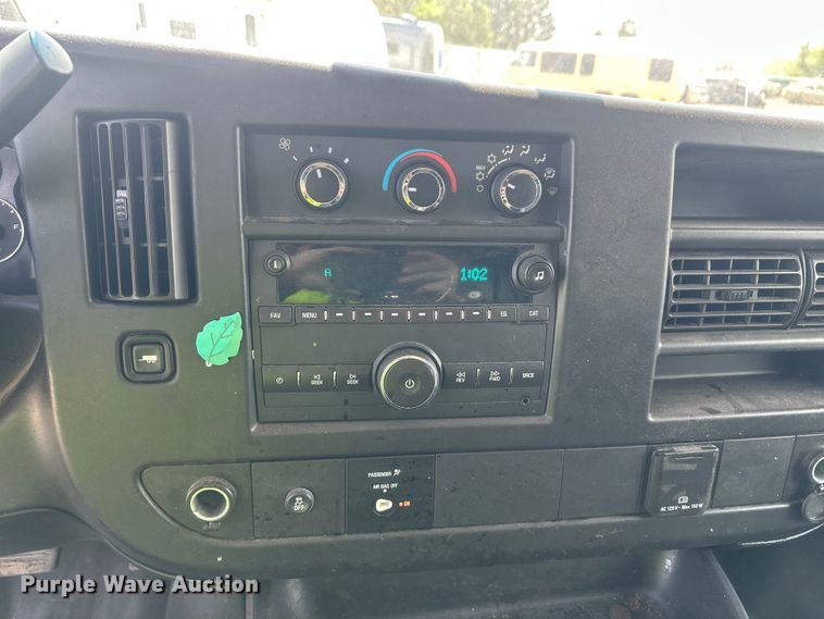 image for item YA2115 2018 GMC Savana G2500 van