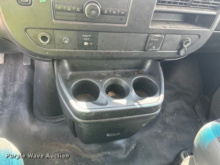 image for item YA2115 2018 GMC Savana G2500 van
