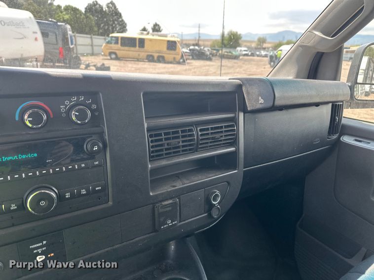 image for item YA2115 2018 GMC Savana G2500 van