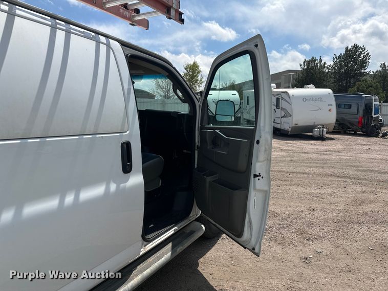 image for item YA2115 2018 GMC Savana G2500 van
